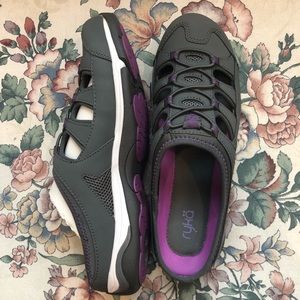 Rykä Leather slides SIZE: 9.5